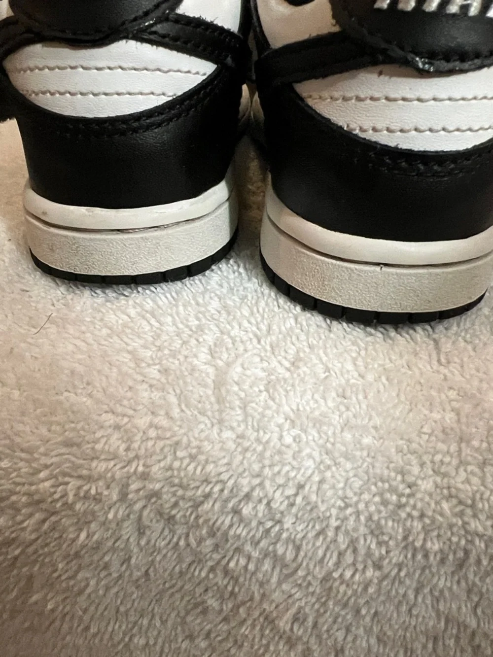 Nike Kids Black and White Low-Top Sneakers - Picture 6 of 8